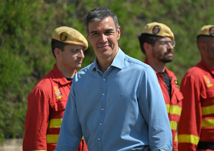 Spanish Prime Minister's Visit Highlights Wildfire Aftermath