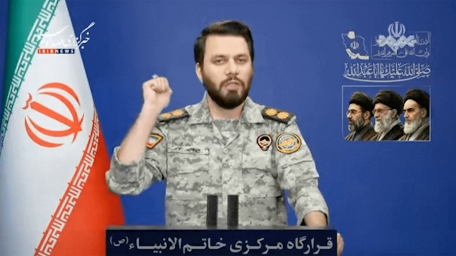 إيران تحذر الولايات المتحدة بشأن السيطرة على مضيق هرمز