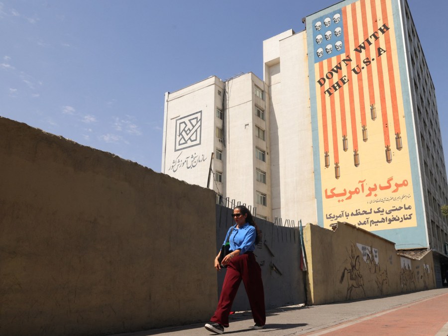 إيران تصعّد هجماتها على دول الخليج المتحالفة مع الولايات المتحدة