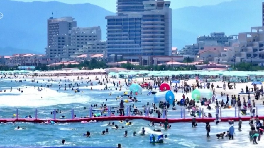 Heatwave Drives Masses to North Korea's New Tourist Zone